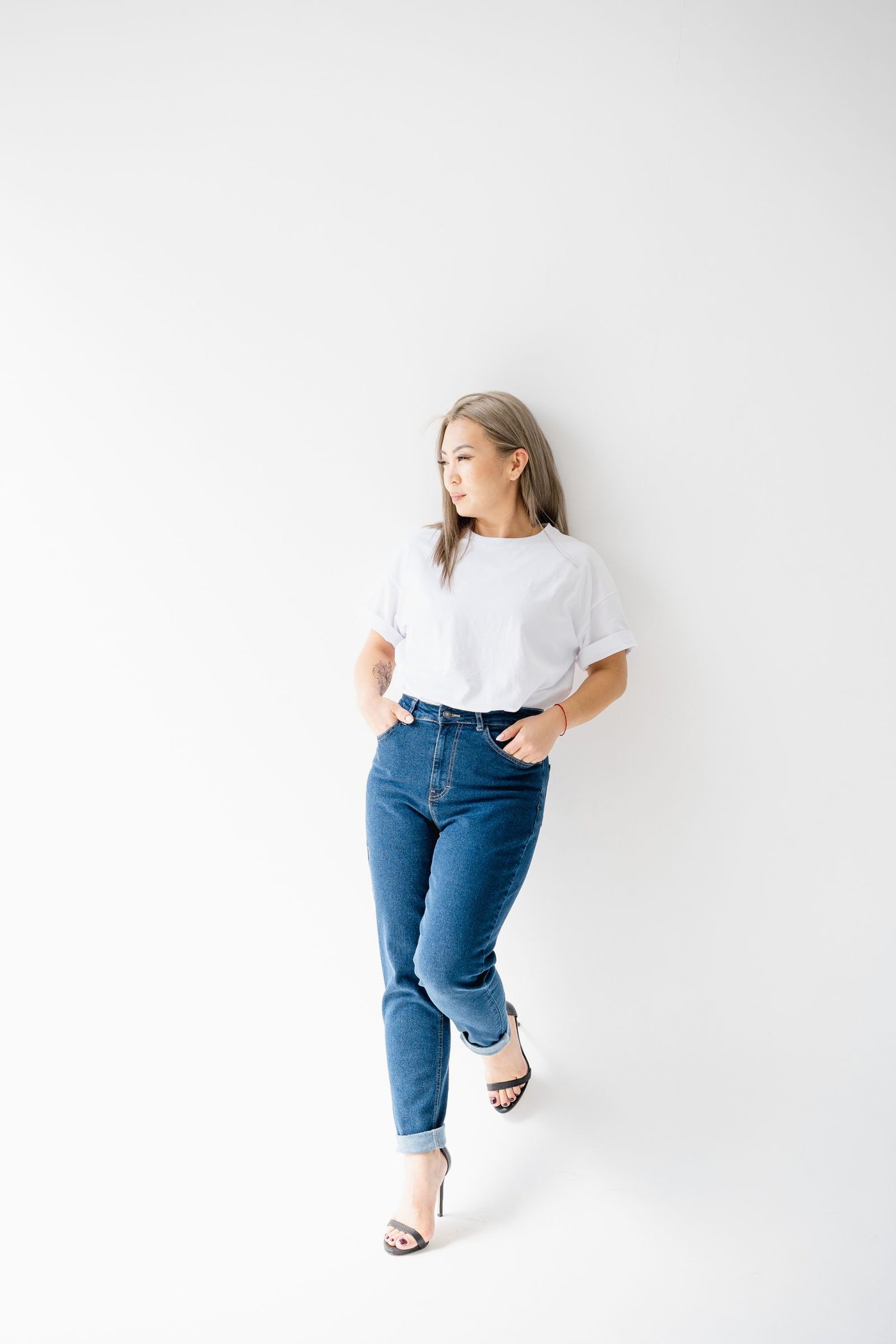 Home Woman wearing blue jeans, full length studio shot