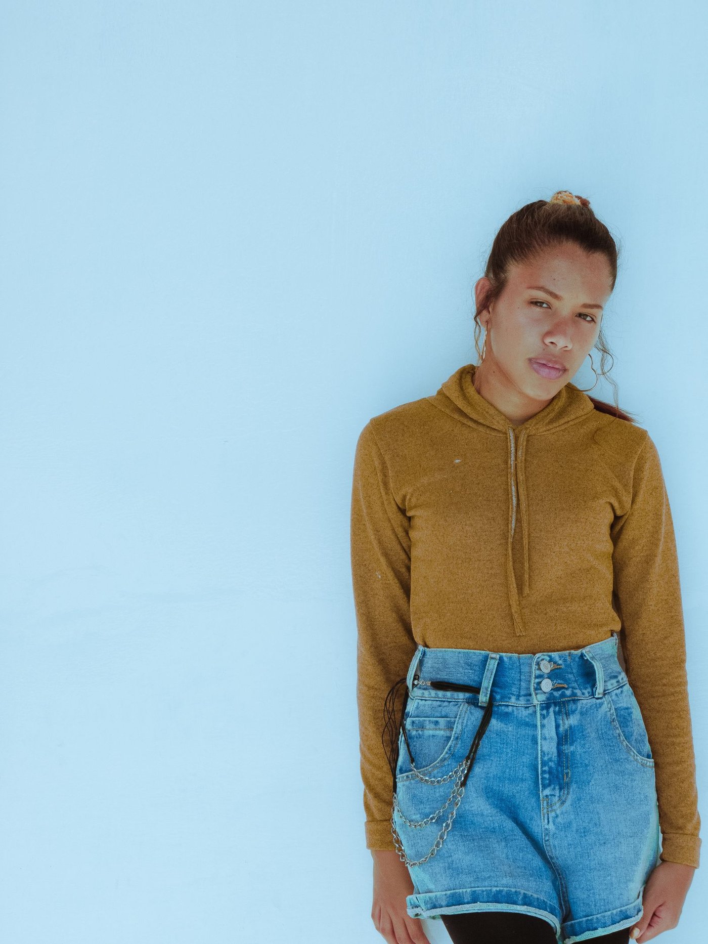Home Woman in high-waisted denim with a mustard top